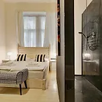Historic Centre Vi Apartment